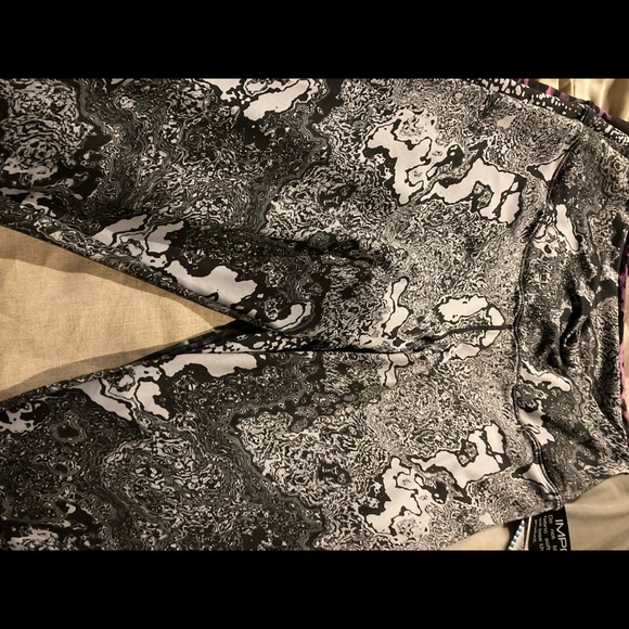 5 brand new pairs of Active Fit Leggings size XL.Retail price $300.00. $60 each - Picture 5 of 10